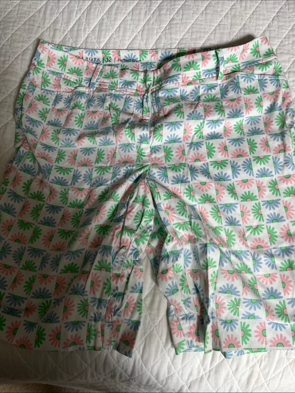 Talbots Perfect Short Pastel Floral Tile Shorts in Pink, Green & Blue. Size 12.